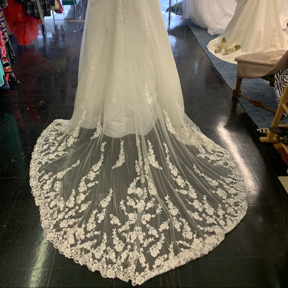 Off-white wedding gown